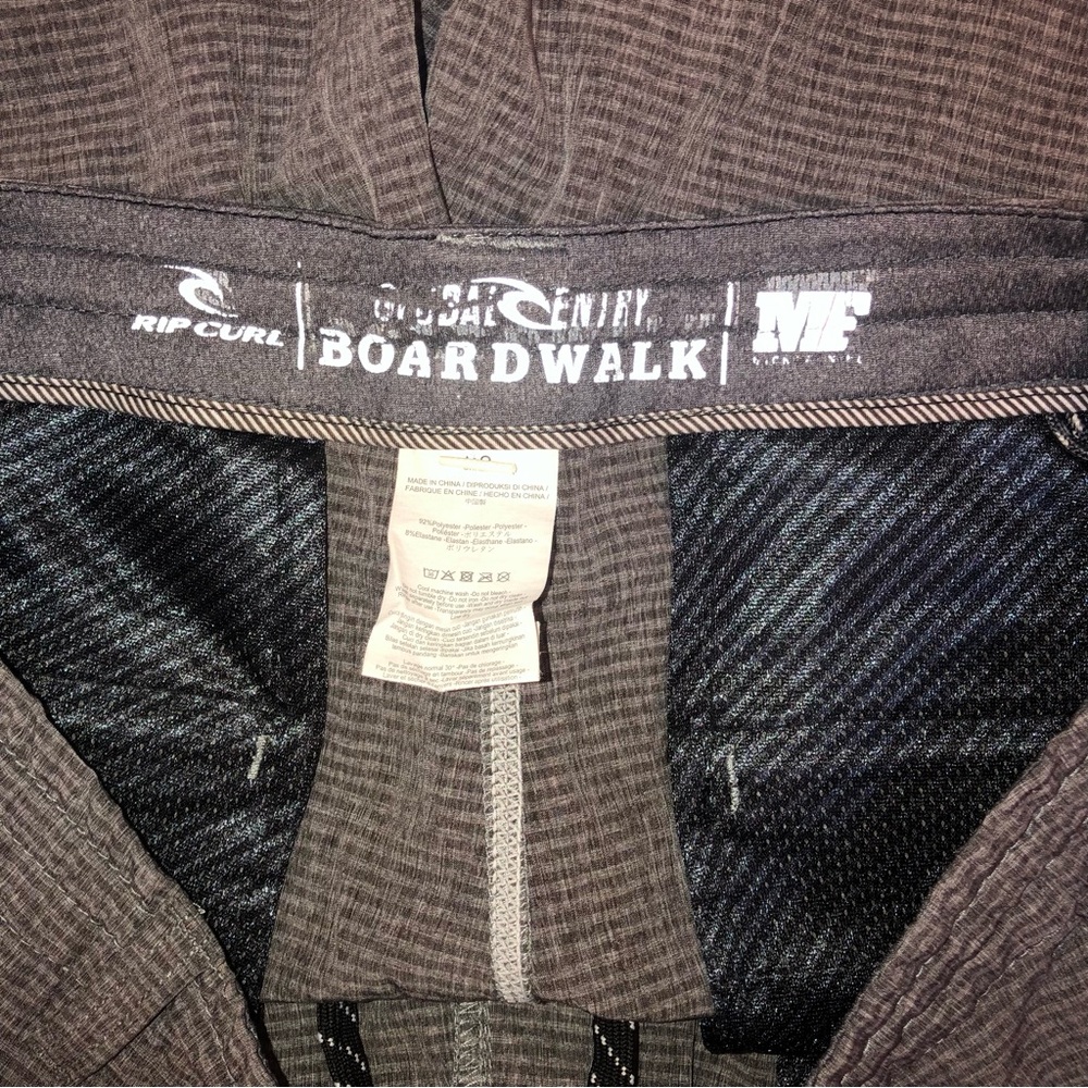 Rip Curl Boardwalk Gray & Black Shorts Size 32 - Picture 4 of 4